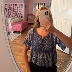 American eagle flowy shirt